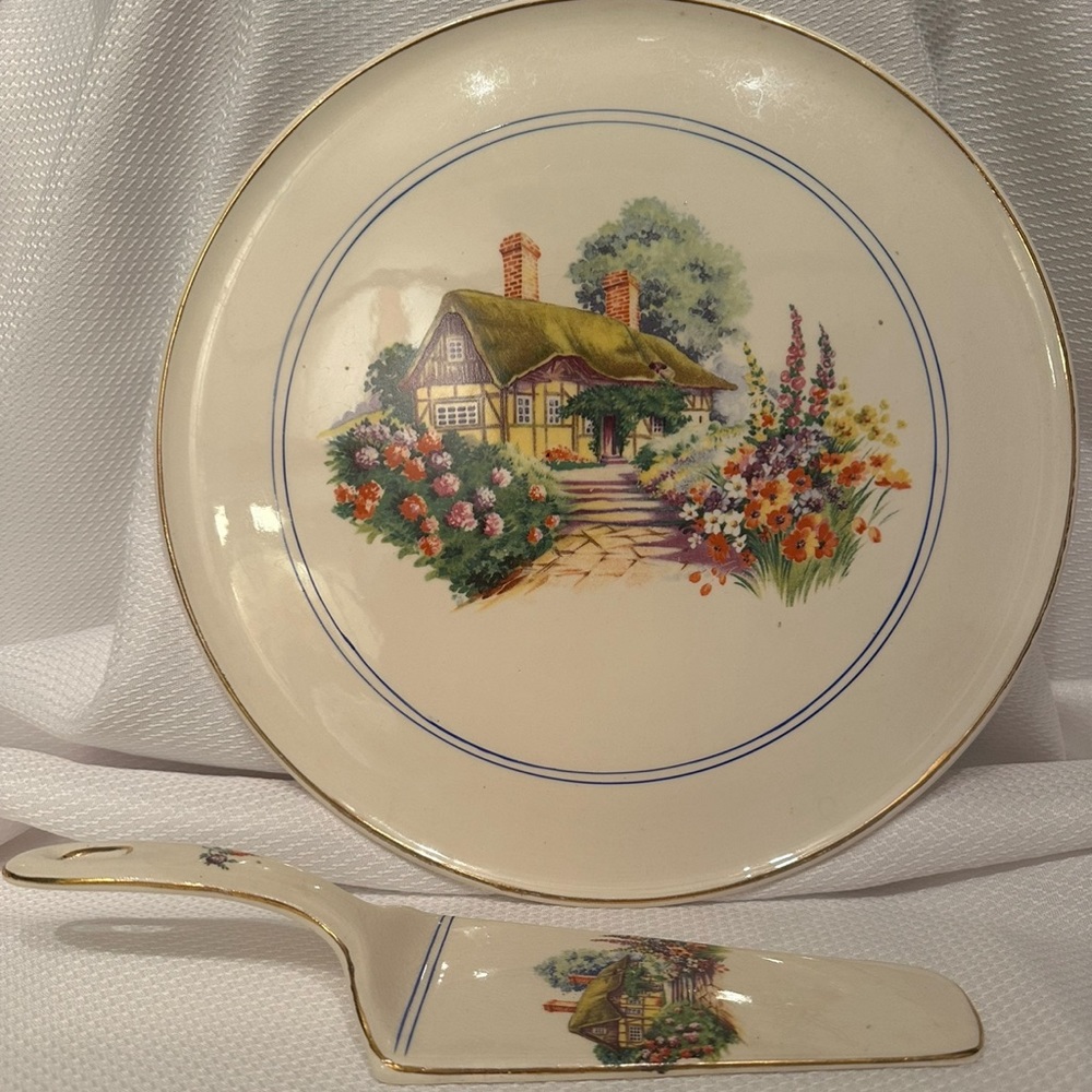 H&K Tunstall Cake Plate and Server